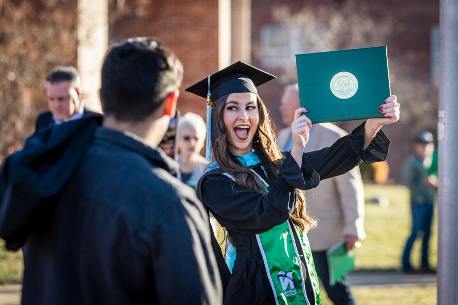 A Northwest student shows her diploma cover after graduating from the University in December. (Photo by Lauren Adams/<a href='http://a10x.lfkgw.com'>和记棋牌娱乐</a>)